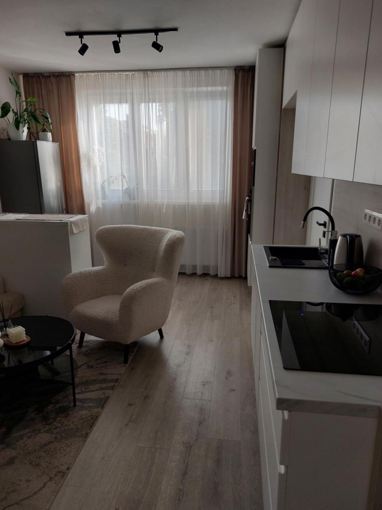 M&M Apartman Trencin Bagian luar foto
